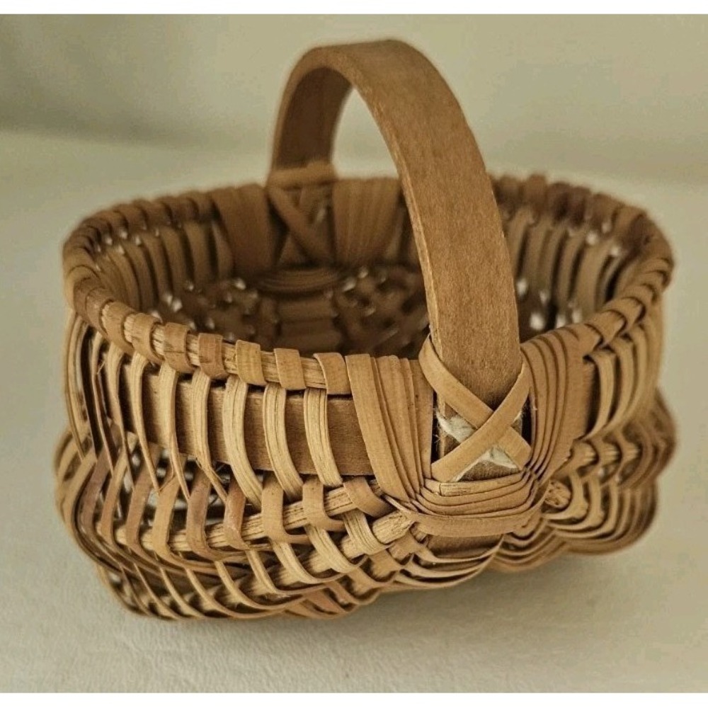 Miniature Vintage Handwoven Splint Oak Buttocks Basket 3"1/2